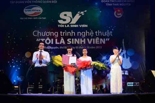 Nhà mạng Viettel tặng học bổng cho 20 sinh viên đặc biệt tỉnh Thái Nguyên